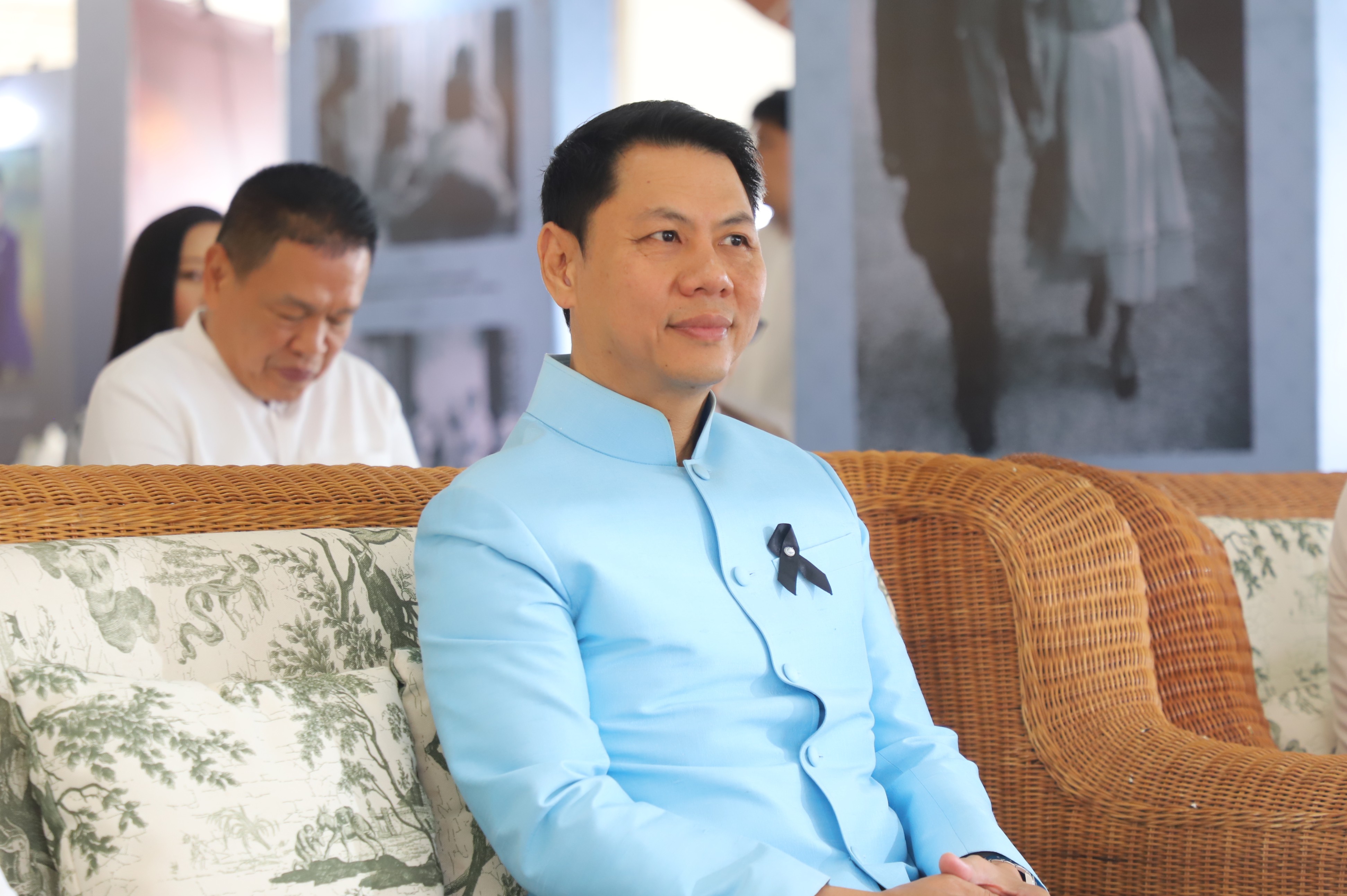 title - มากกว่าความรักระหว่างคู่ครอง คือความรักต่อปวงชน ส.ป.ก. จัดงาน “รักแห่งศิลป์ รักแห่งแผ่นดิน” พลังแห่งศิลปะที่เชื่อมโยงสถาบันและประชาชน